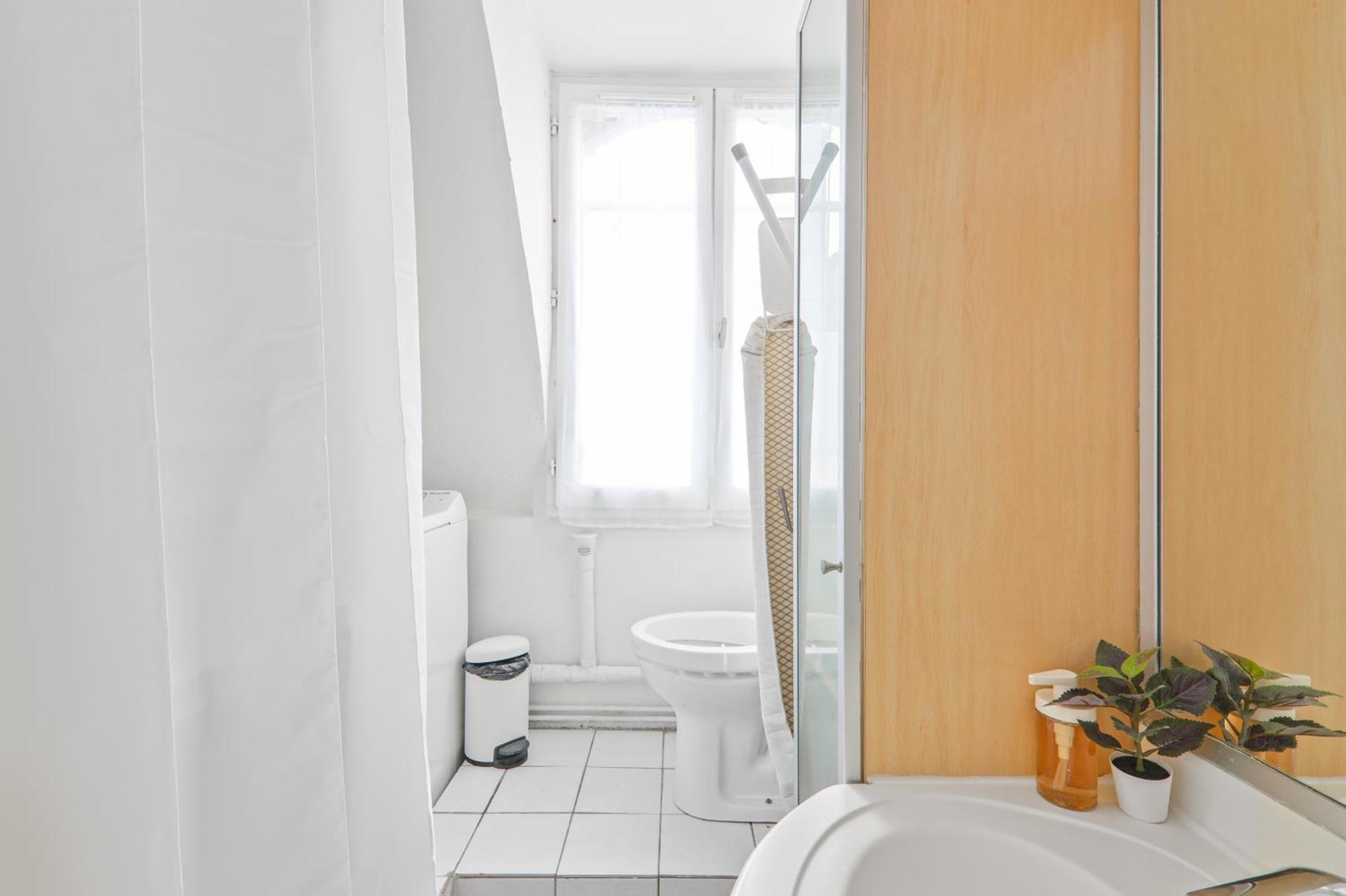 Center Of Luxurious Free Netflix *