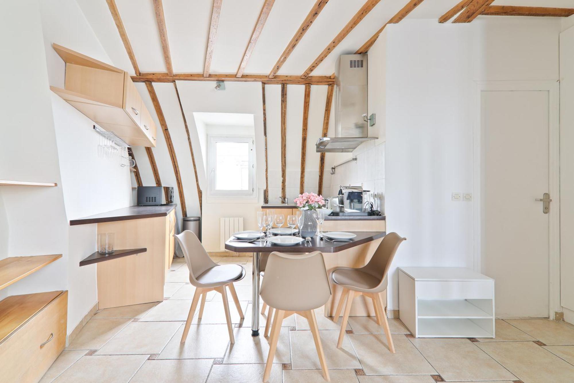 Center Of Luxurious Free Netflix Parigi