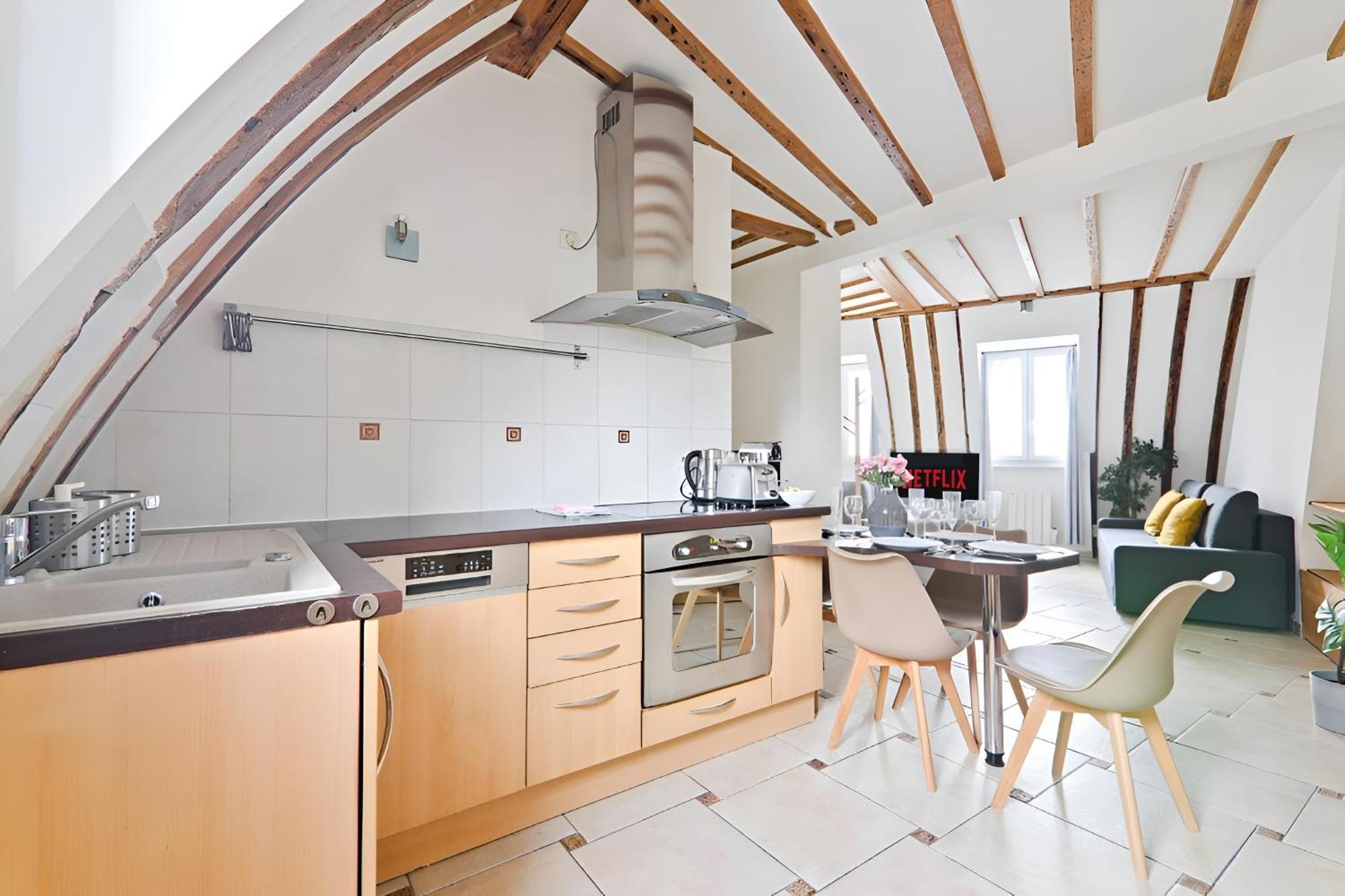 Center Of Luxurious Free Netflix *